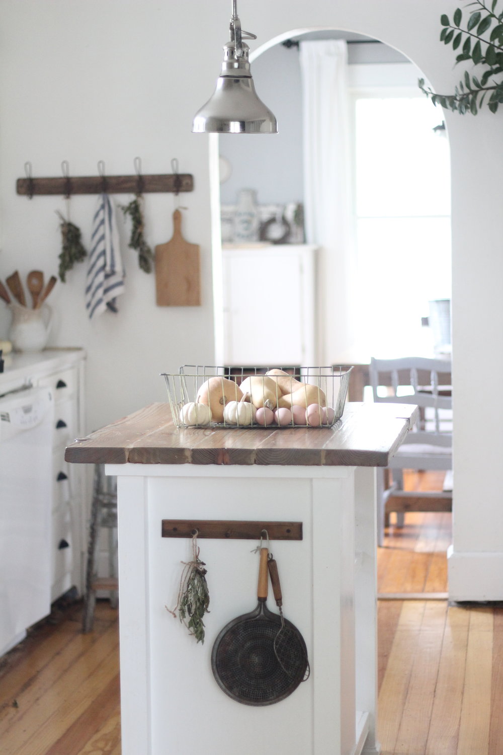 Farmhouse Entryway Makeover - Farmhouse on Boone