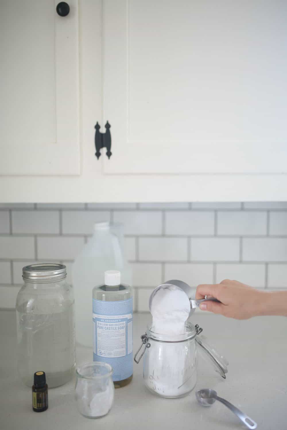 https://www.farmhouseonboone.com/wp-content/uploads/2017/04/DIY-bathroom-cleaner.jpg