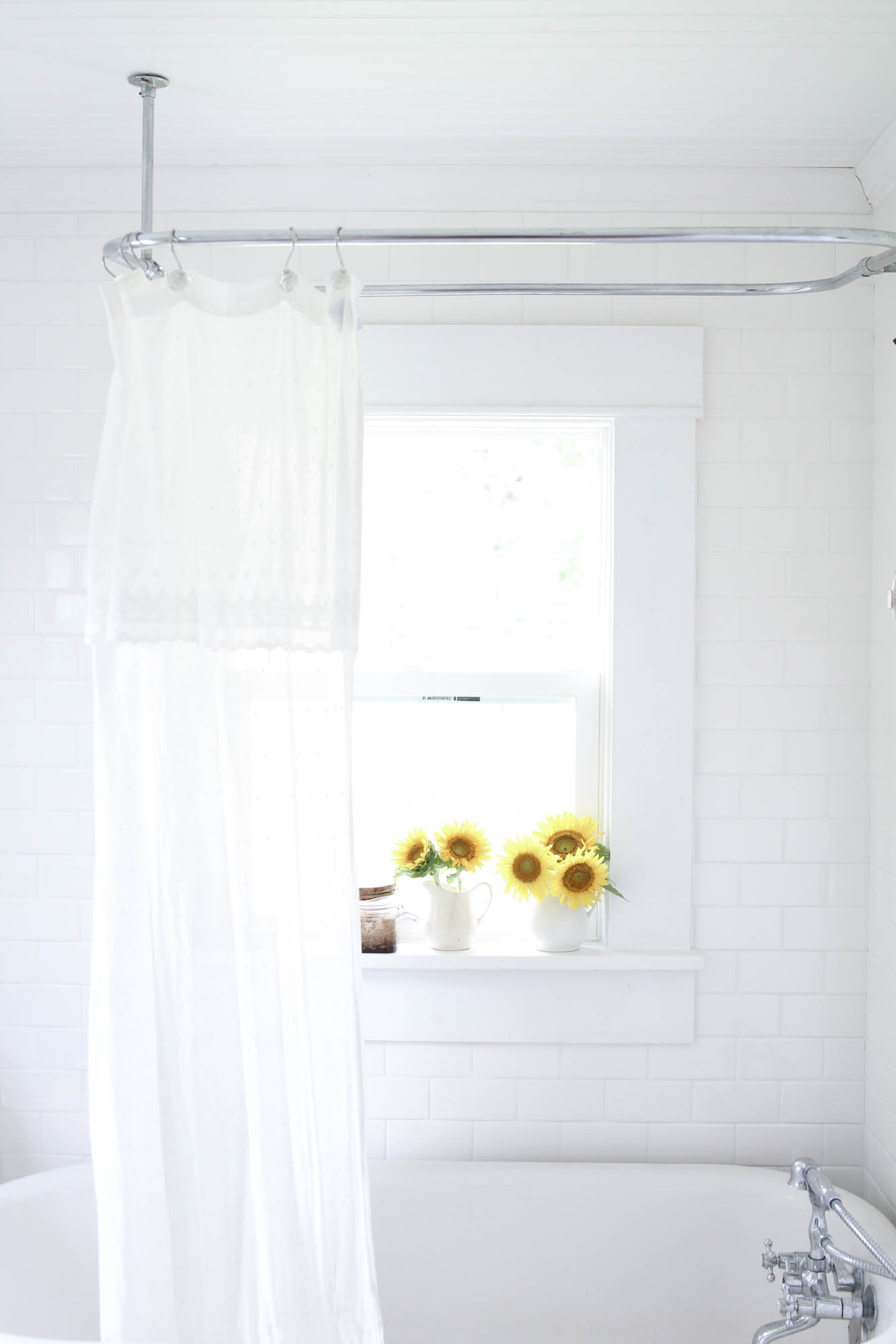 summer white farmhouse bathroom