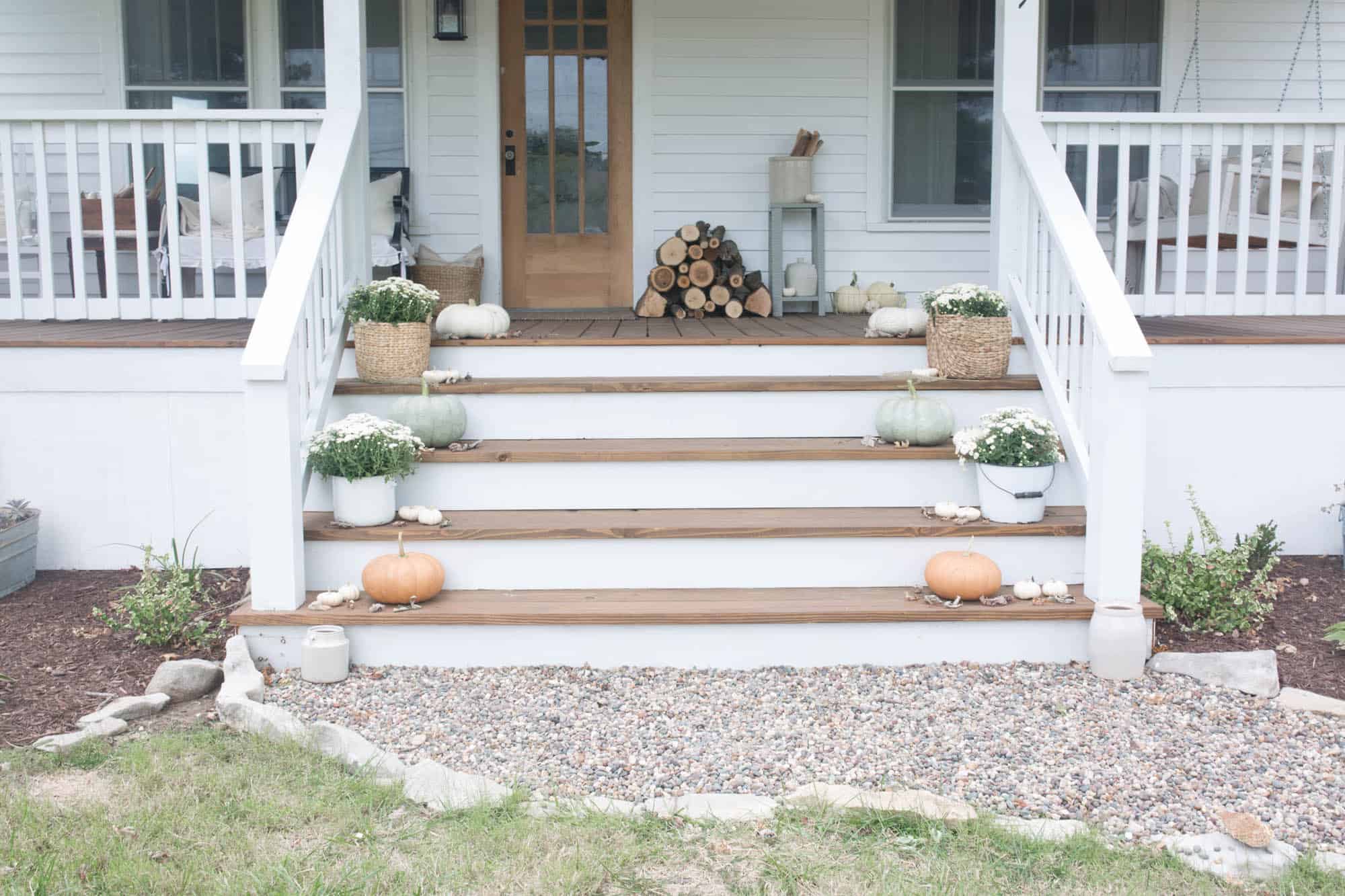 Fall Farmhouse Front Porch Decorating Ideas