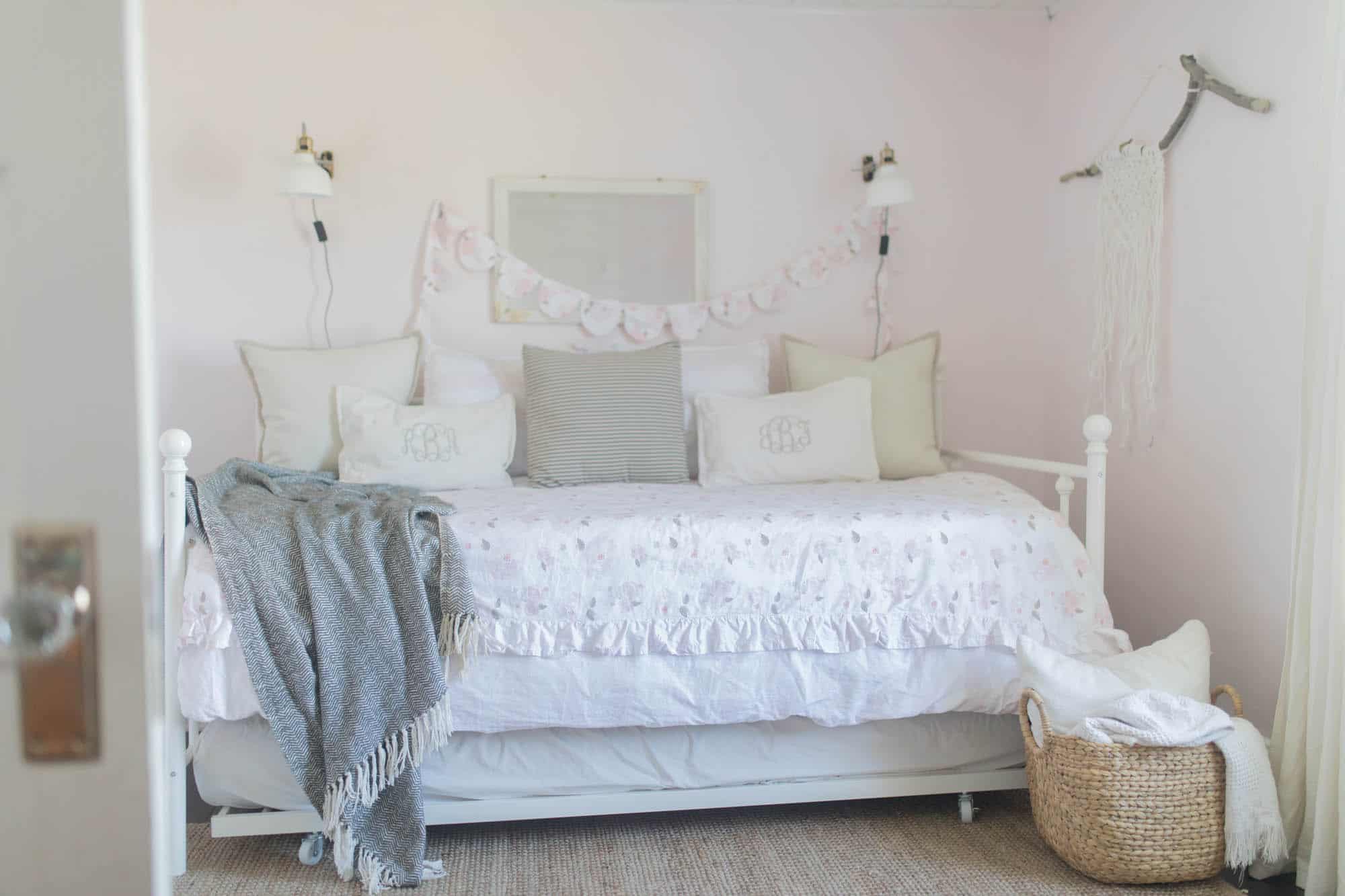 Farmhouse Girls Room DIY