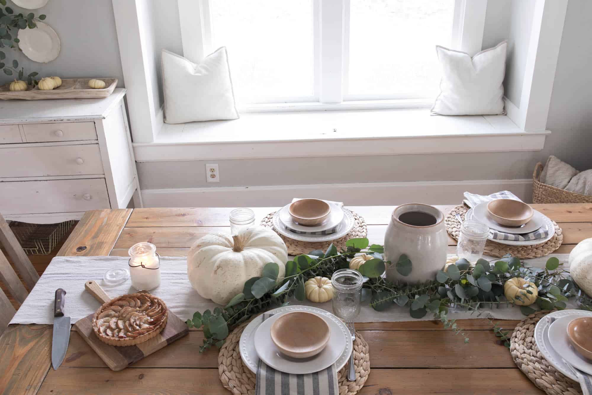 Cozy farmhouse Thanksgiving Table Setting