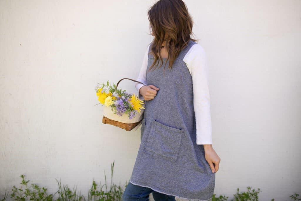 woman wearing cross back apron