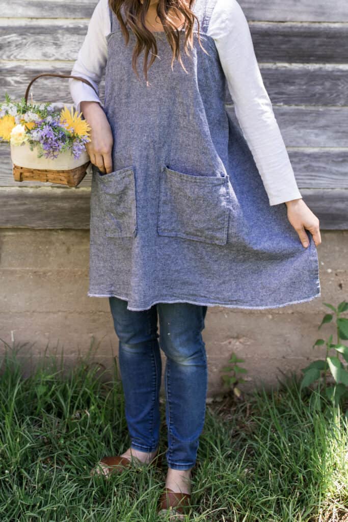 woman wearing cross back linen apron 