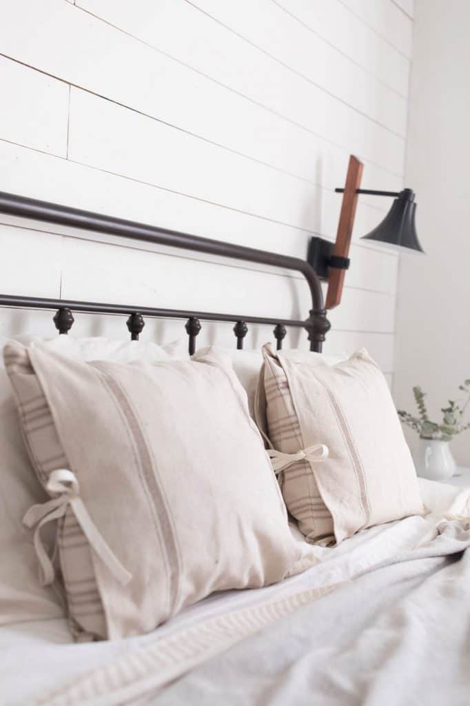 farmhouse style grain sack pillows 