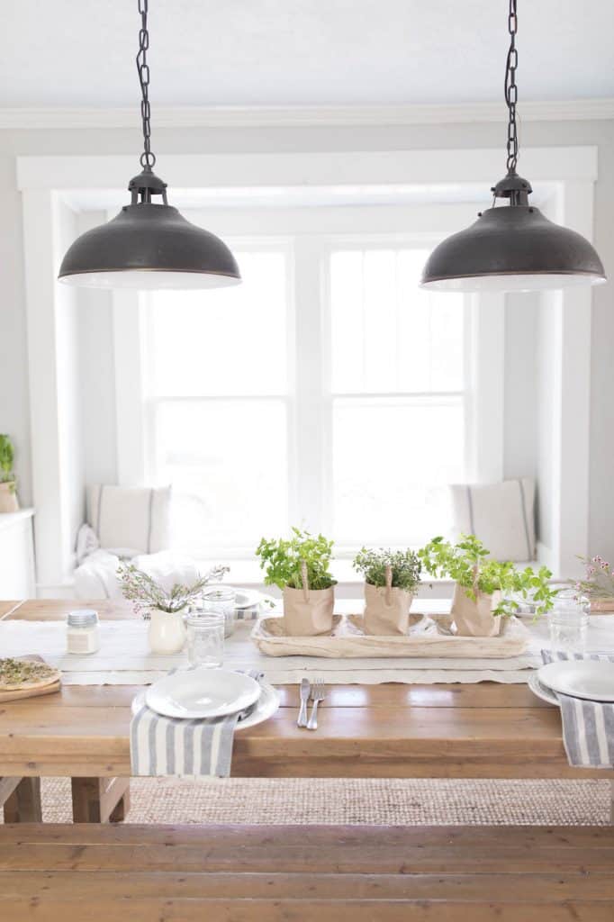 Simple Farmhouse Dining Room Spring Decor and Table Setting