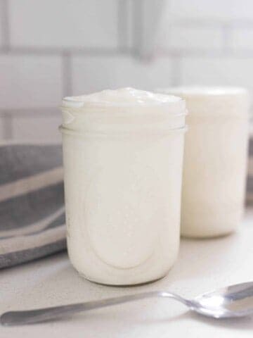 How to Make Yogurt in the Instant Pot super easy diy yogurt
