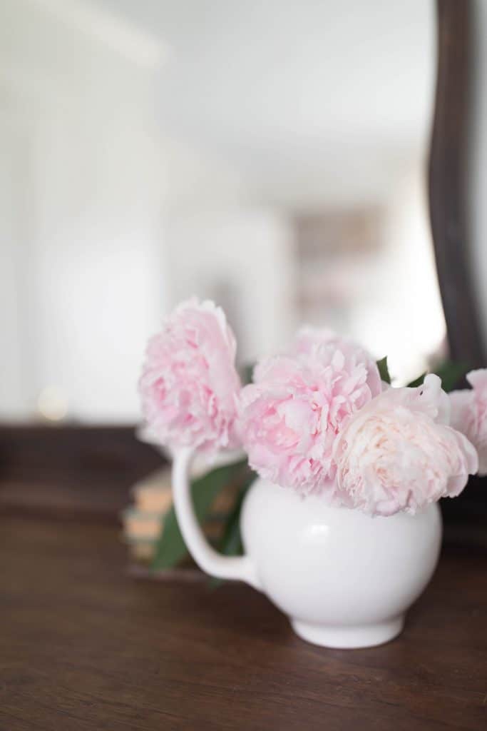 summer bedroom peonies 