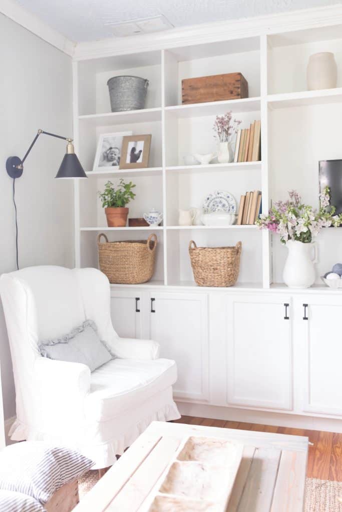 How to style built ins with baskets, frames, books, antiques and fresh flowers