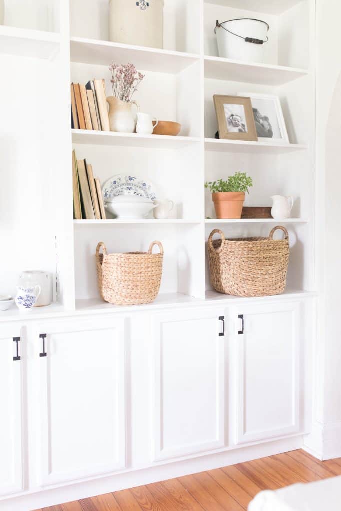 simple bookshelf styling farmhouse style home decor