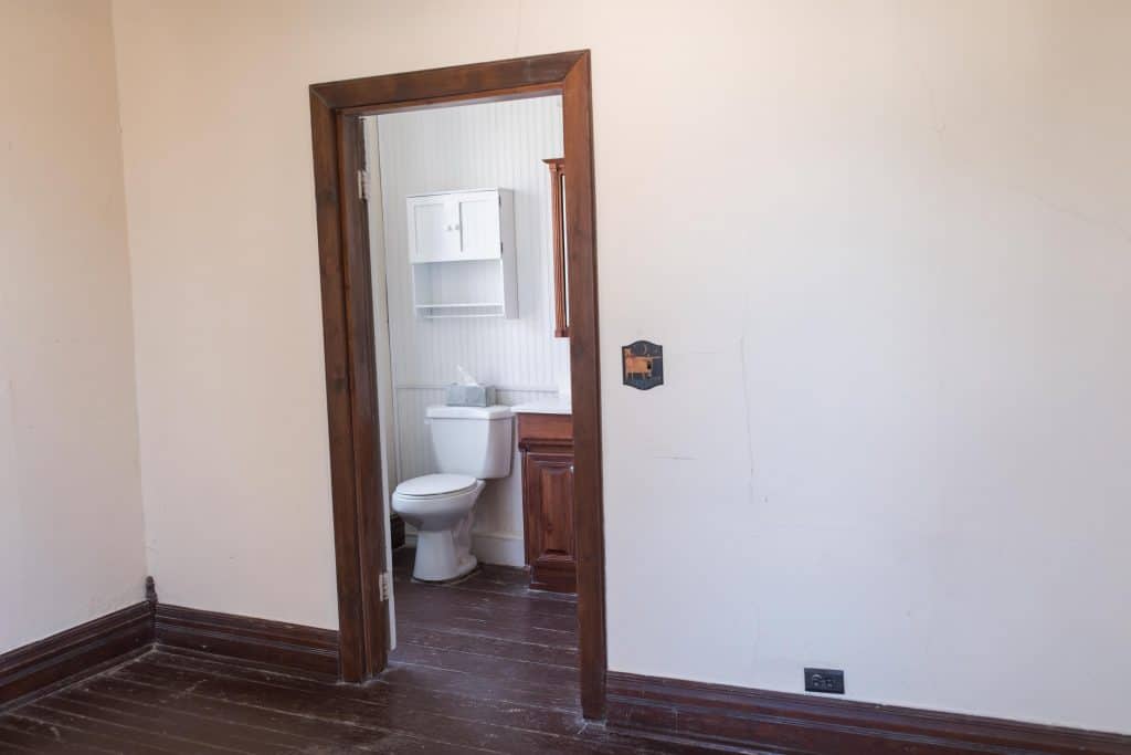 victorian farmhouse bathroom painted wood floors beadboard