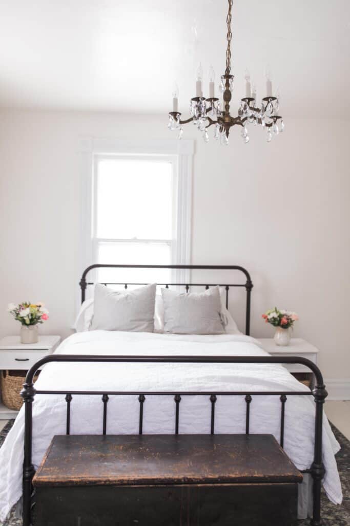 cozy farmhouse master bedroom 