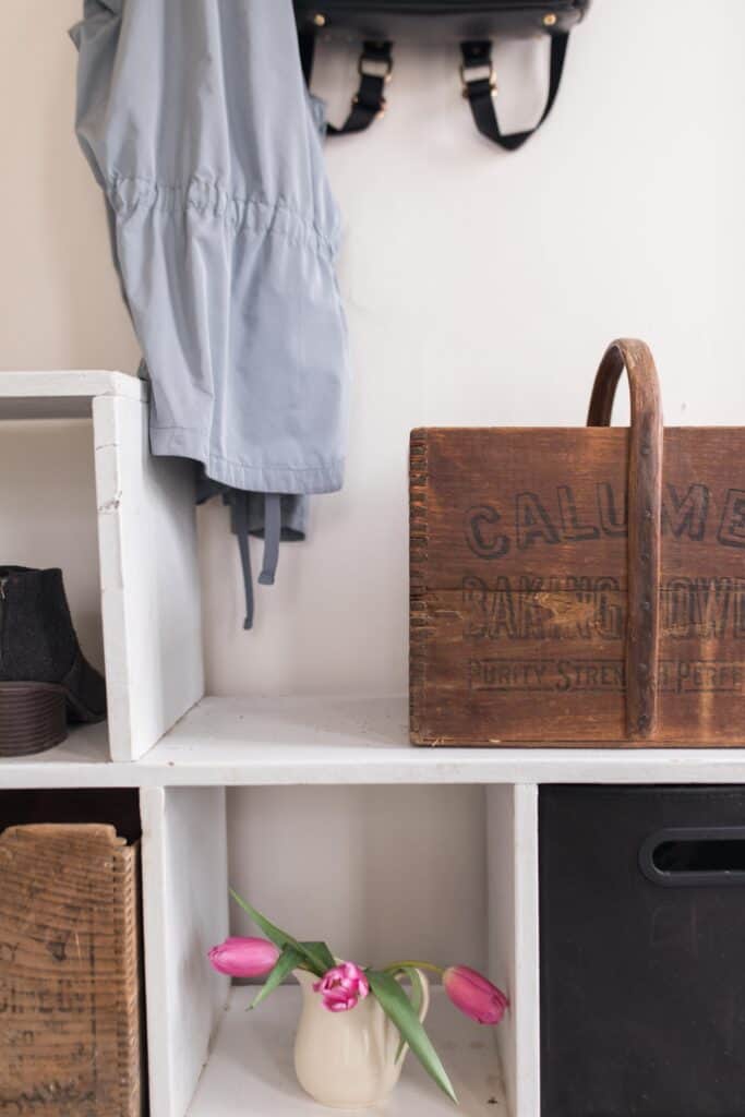 farmhouse mudroom decor