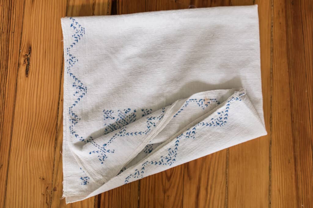 how to sew pilow covers from vintage linens