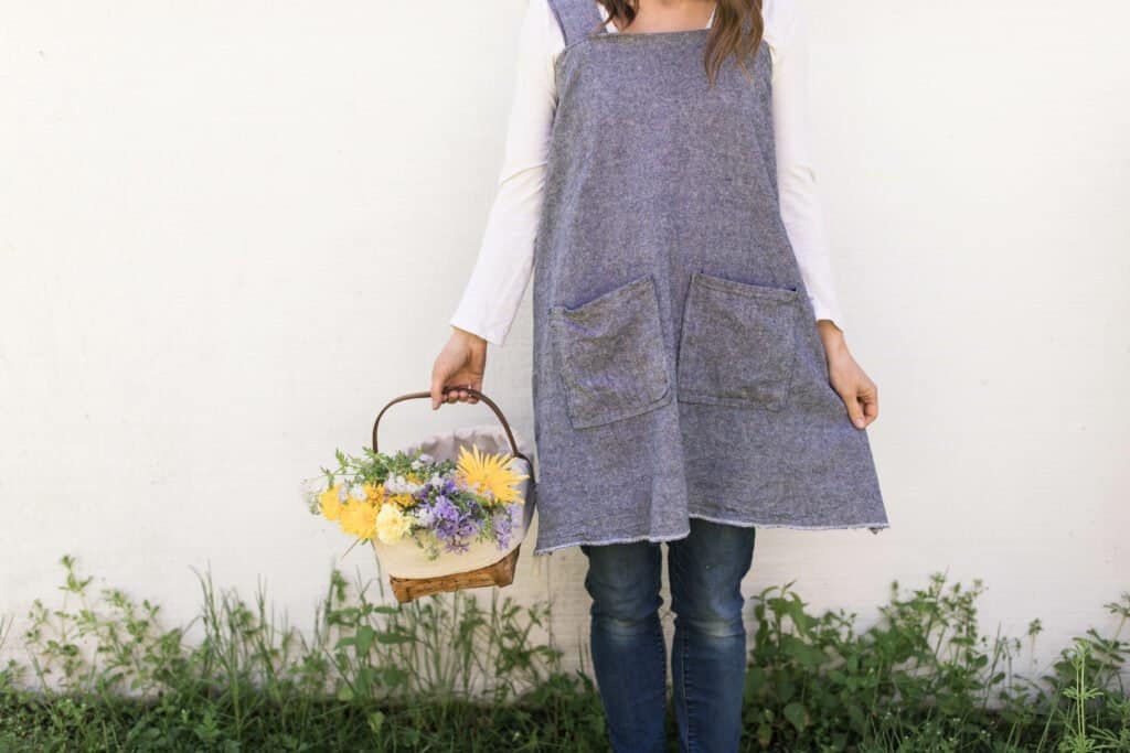 Pinafore apron sewing tutorial for women