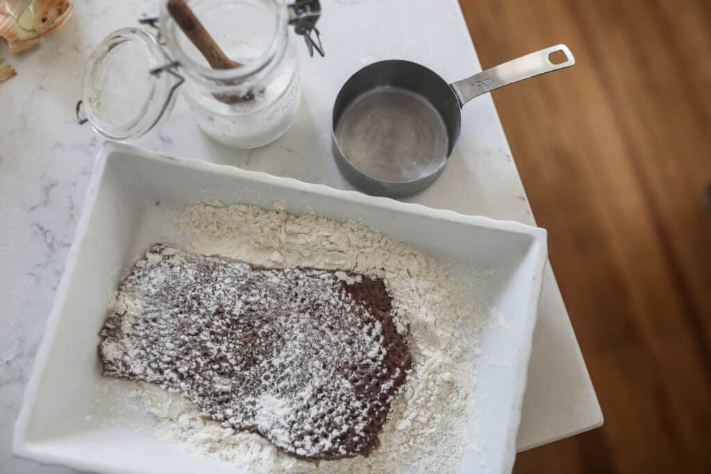 round steak dredged in flour in a baking dish