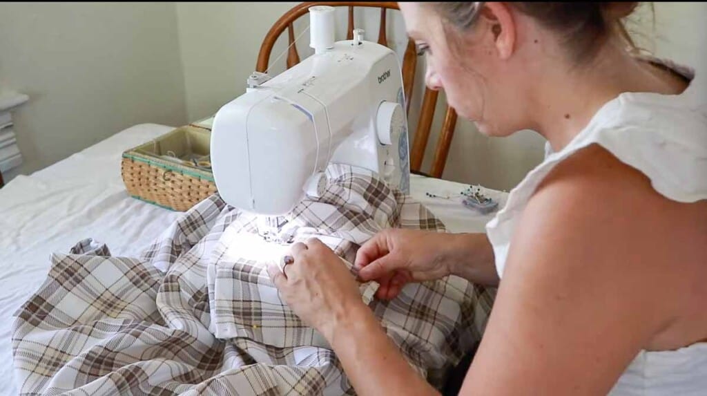 sewing pockets on to an plain apron