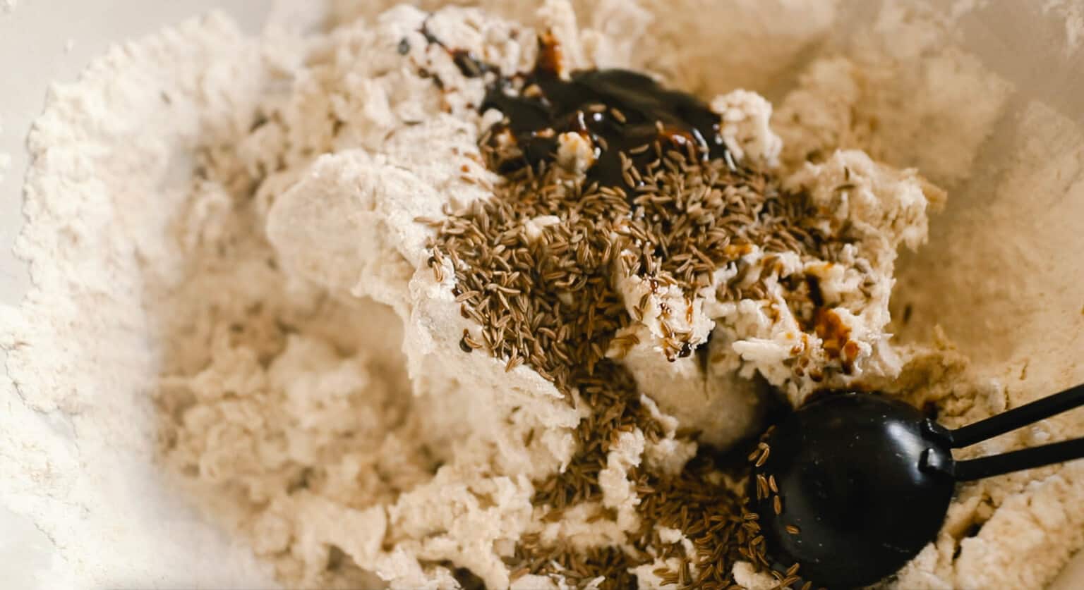Rye flour, bread flour, molasses, and spices mixed together.