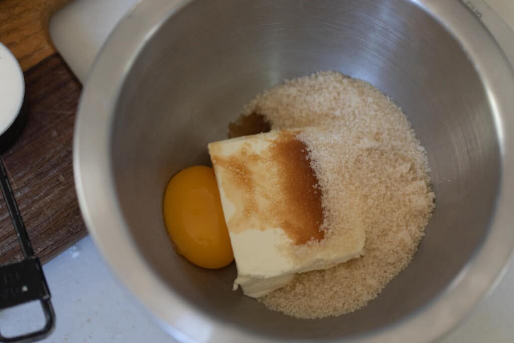 bowl with cream cheese, sugar and egg yolk