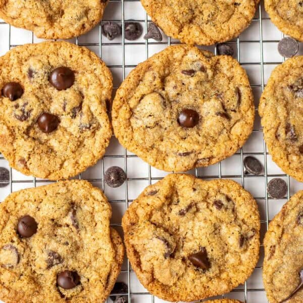 A cooling rack with cookies on it.