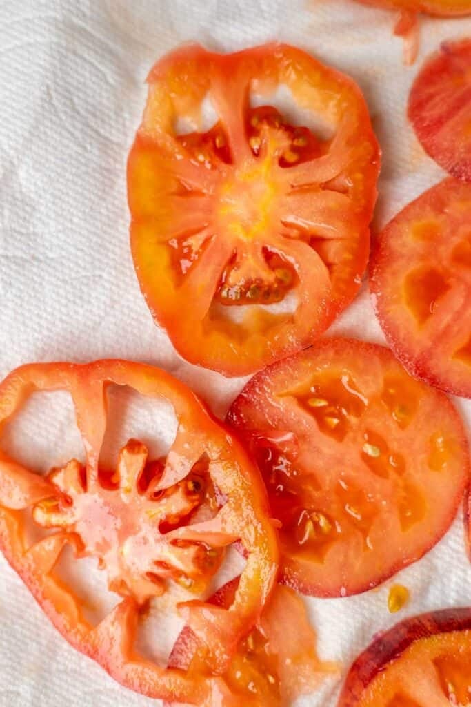 Sliced tomatoes on a paper towel.